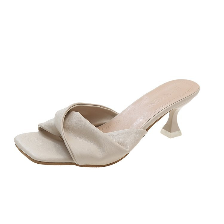Damen elegante Mules mit geschwungenem Absatz und dekorativer Raffung Shopnory