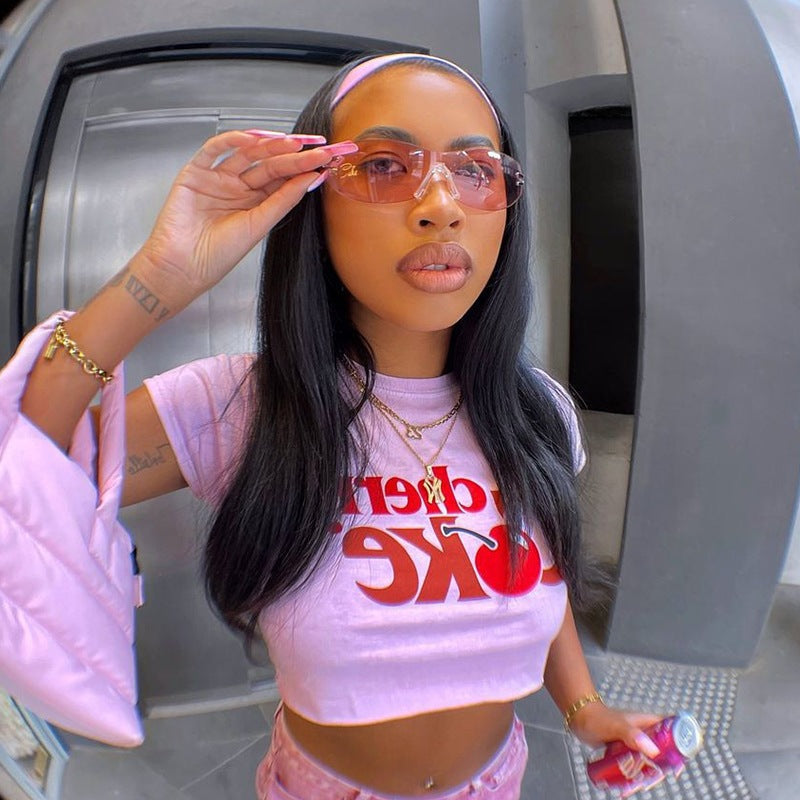 Damen Crop-Top mit kreativem Getränkedesign und figurbetontem Schnitt Shopnory