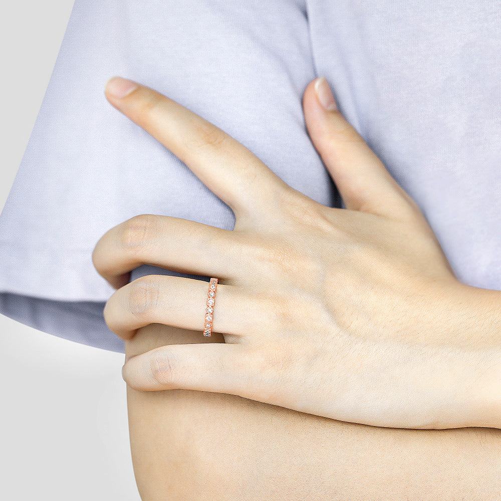 Damen Ring mit funkelnden Zirkonia-Steinen und elegantem Design Shop Nory