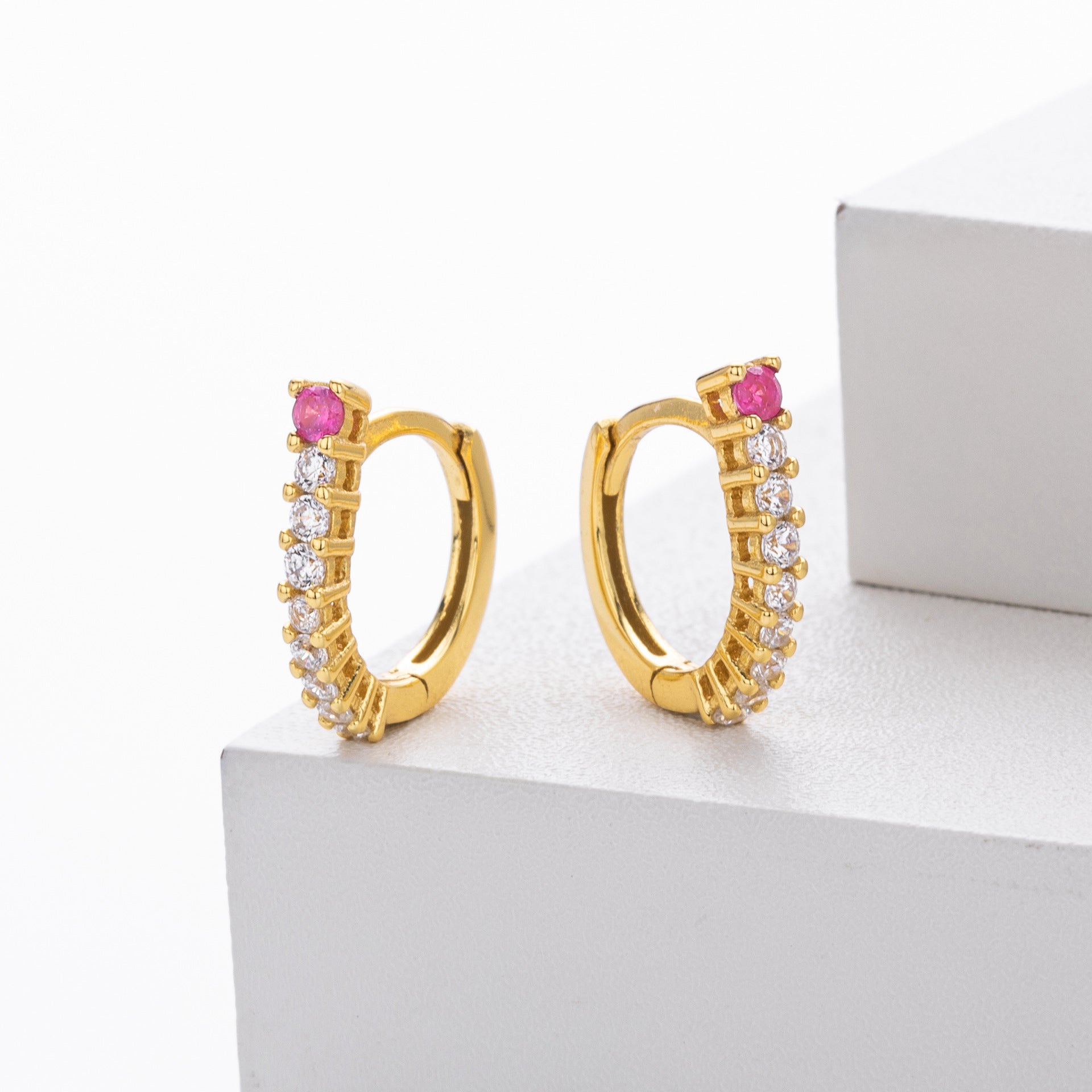 Damen Ohrhänger mit funkelnden Zirkonia und elegantem Goldfinish Shop Nory