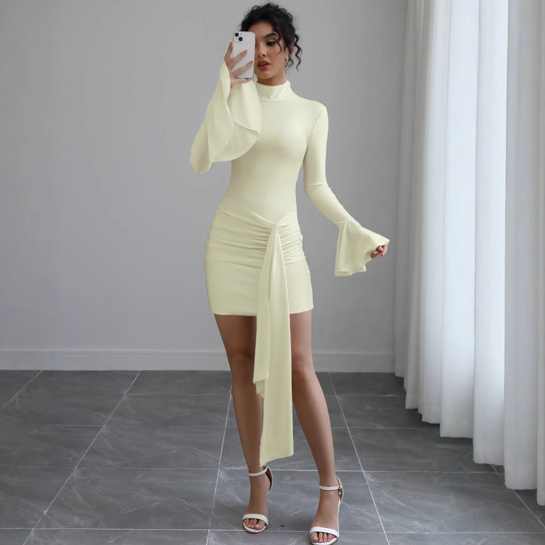 Damen Enganliegendes Mini-Kleid mit Rollkragen, Raffung, Bindeschal und Glockenärmeln Shop Nory