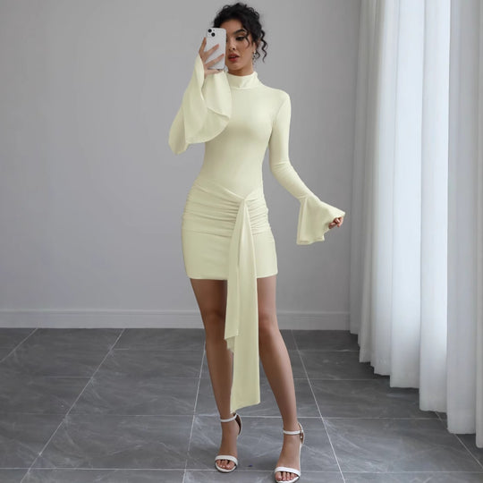 Damen Enganliegendes Mini-Kleid mit Rollkragen, Raffung, Bindeschal und Glockenärmeln Shop Nory