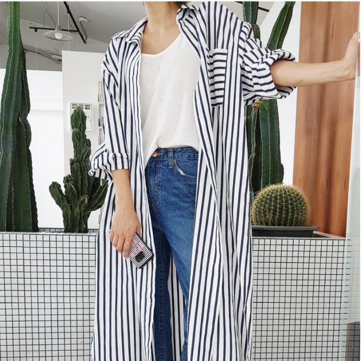 Damen Langes Gestreiftes Hemdmidaxi mit Stehkragen, Oversize‑Schnitt und tiefen Seitenschlitzen Shop Nory