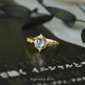 Damen eleganter Ring mit ovalem Stein und kunstvoller Fassung Shop Nory
