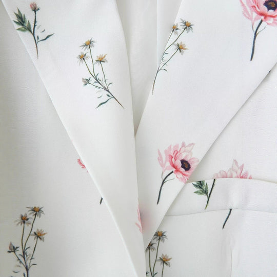 Damen taillierter Blazer mit floralem Alloverprint, Bindegürtel und Pattentaschen Shop Nory