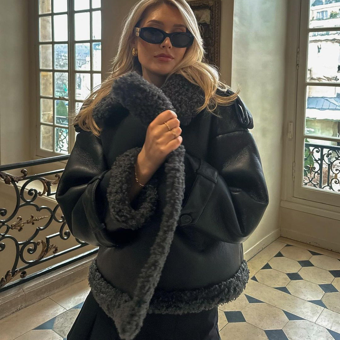 Damen Kurze Fliegerjacke aus Kunstleder mit Teddyfell-Kragen und Taillengürtel Shop Nory