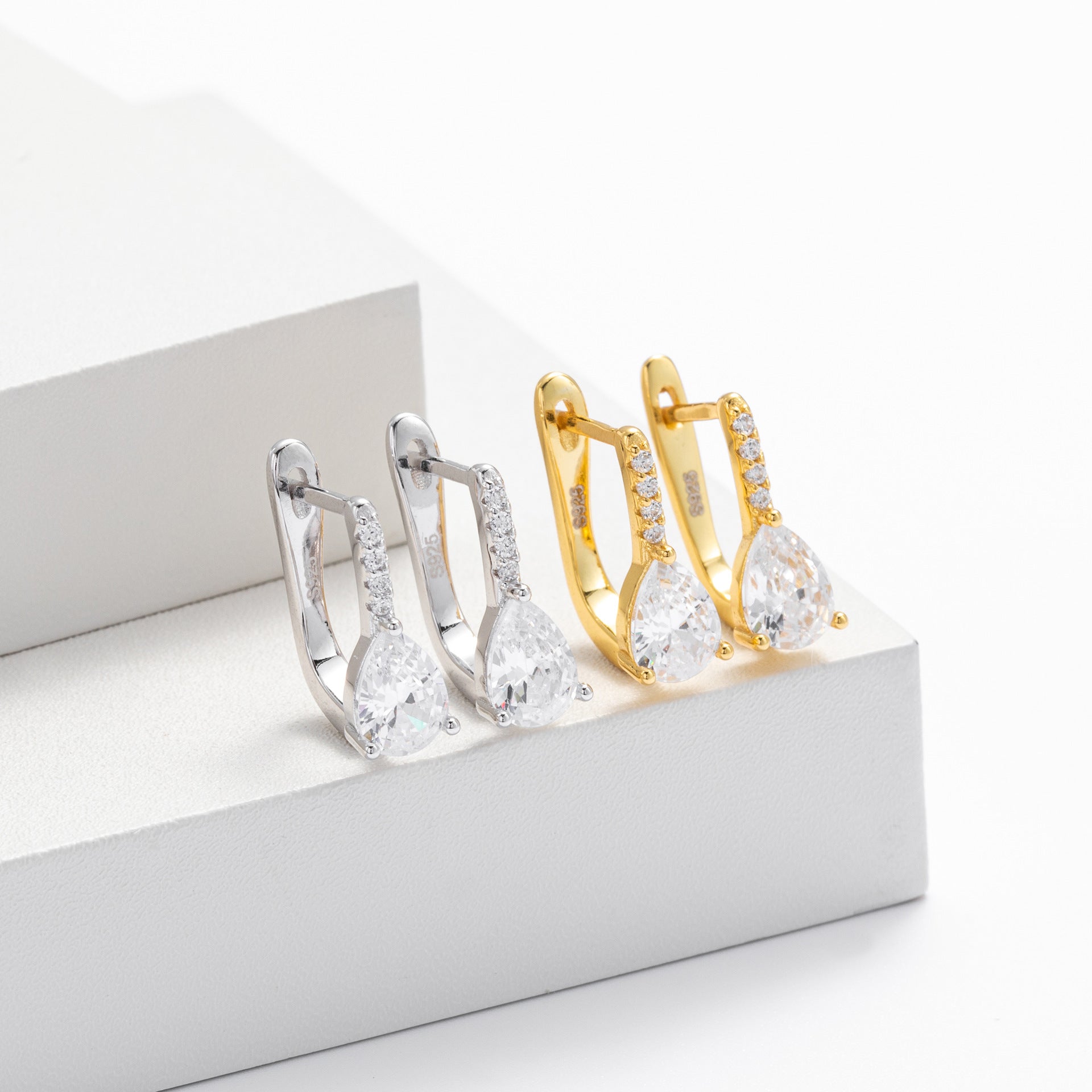 Damen Ohrhänger aus hochwertigem 925 Sterling Silber mit funkelnden Zirkonsteinen Shop Nory