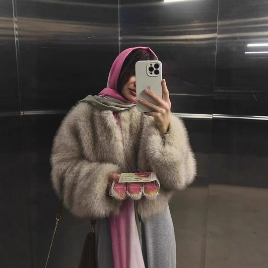 Damen Kurzjacke aus luxuriösem Hochflor‑Faux‑Fur mit kastiger Silhouette und voluminösen Ärmeln Shop Nory