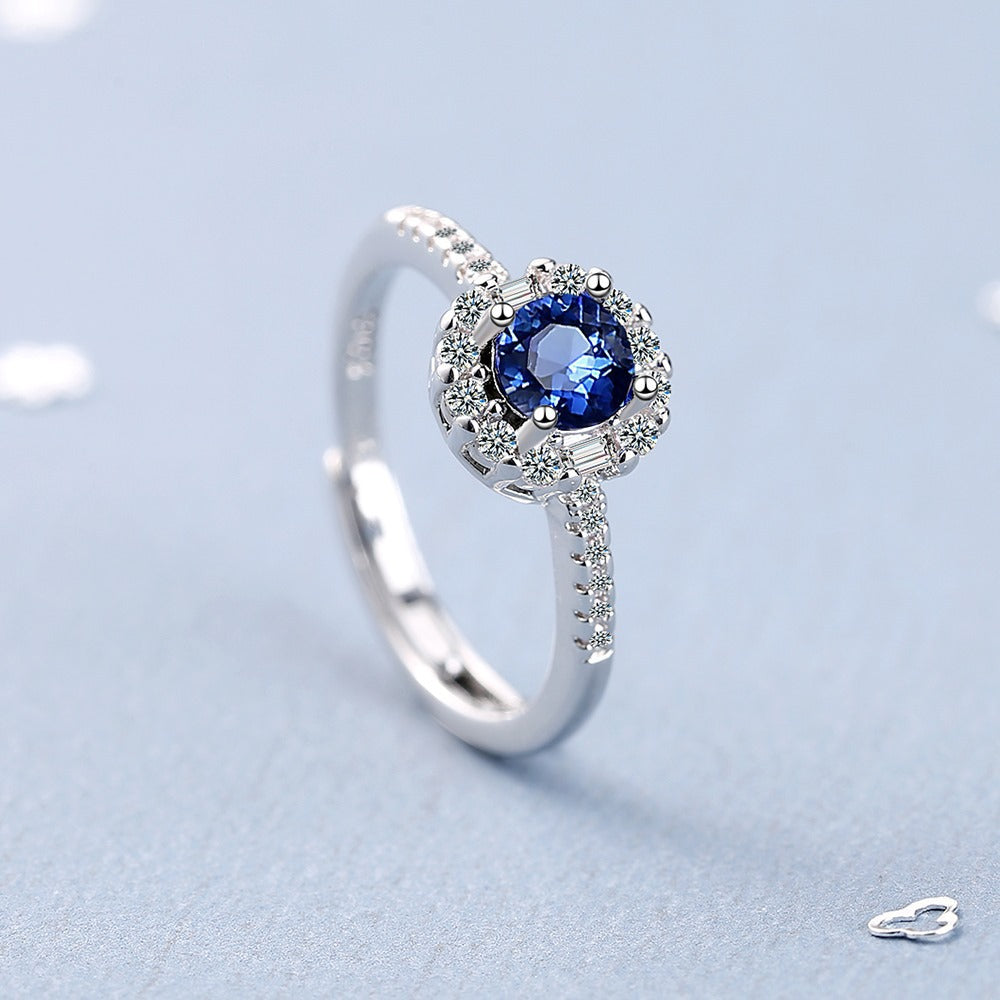 Damen Funkelnder Cocktailring mit blauen Zirkonia und detailreicher Fassung Shop Nory