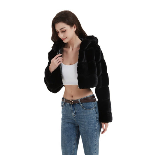 Damen Cropped Kunstpelzjacke mit gestepptem Panel‑Design und Kapuze Shop Nory