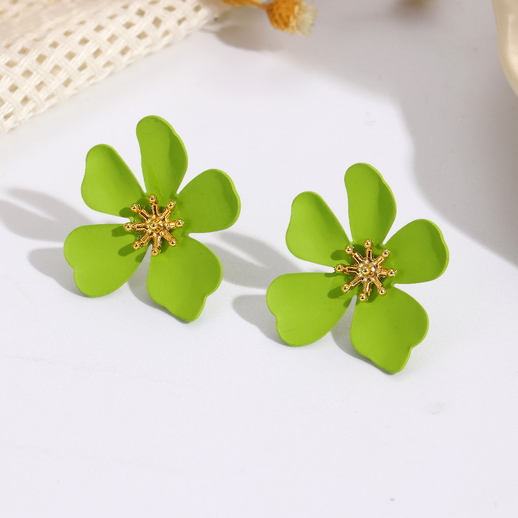 Damen Ohrringe im floralen Design mit glanzvollem goldenen Akzent Shop Nory