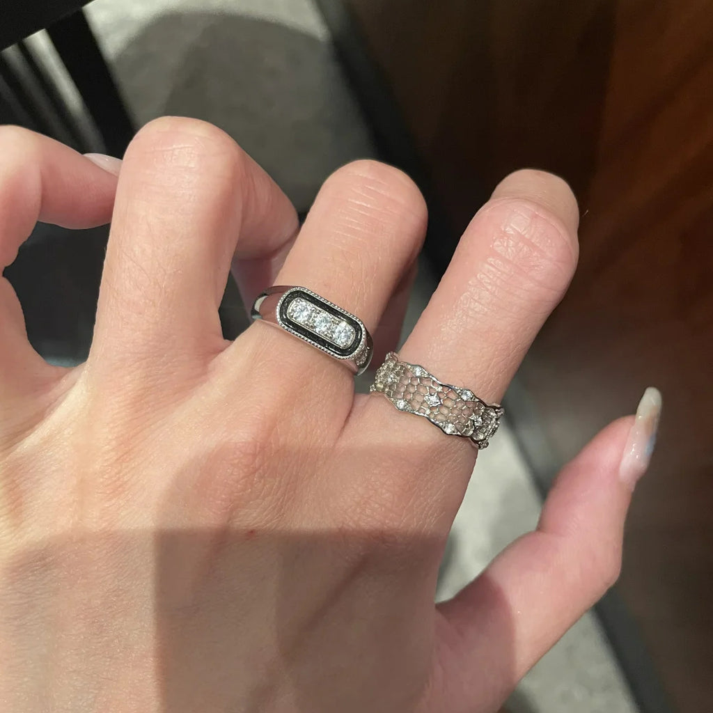 Damenring mit zeitlosem, elegantem Design und funkelnden Kristallen Shop Nory
