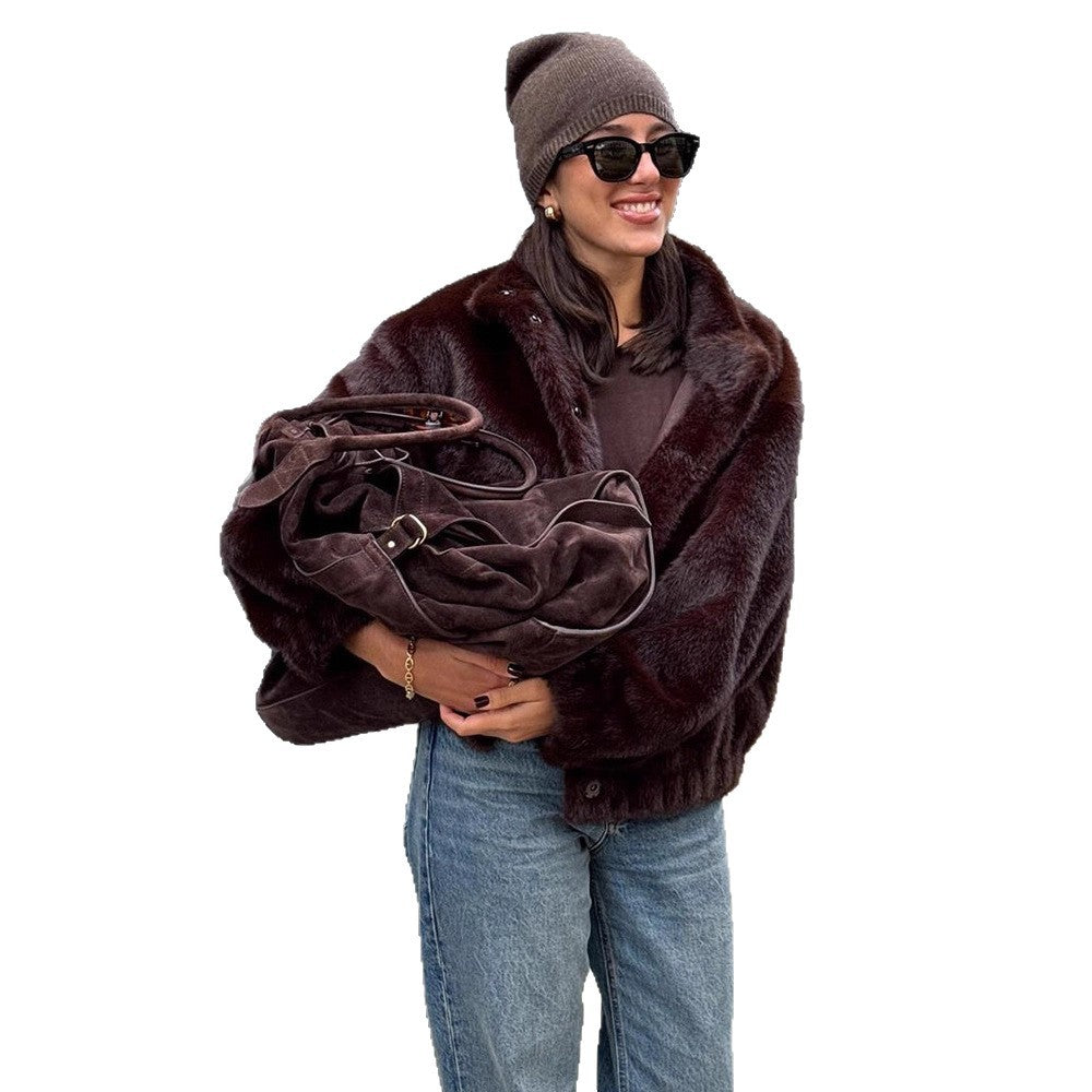 Damen Kurzjacke im Teddy‑Fauxfur mit Boxy‑Silhouette und aufgesetzter Tasche Shop Nory