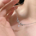 Damen elegante Halskette mit feinem Blattmotiv und funkelnden Zirkonia Shop Nory