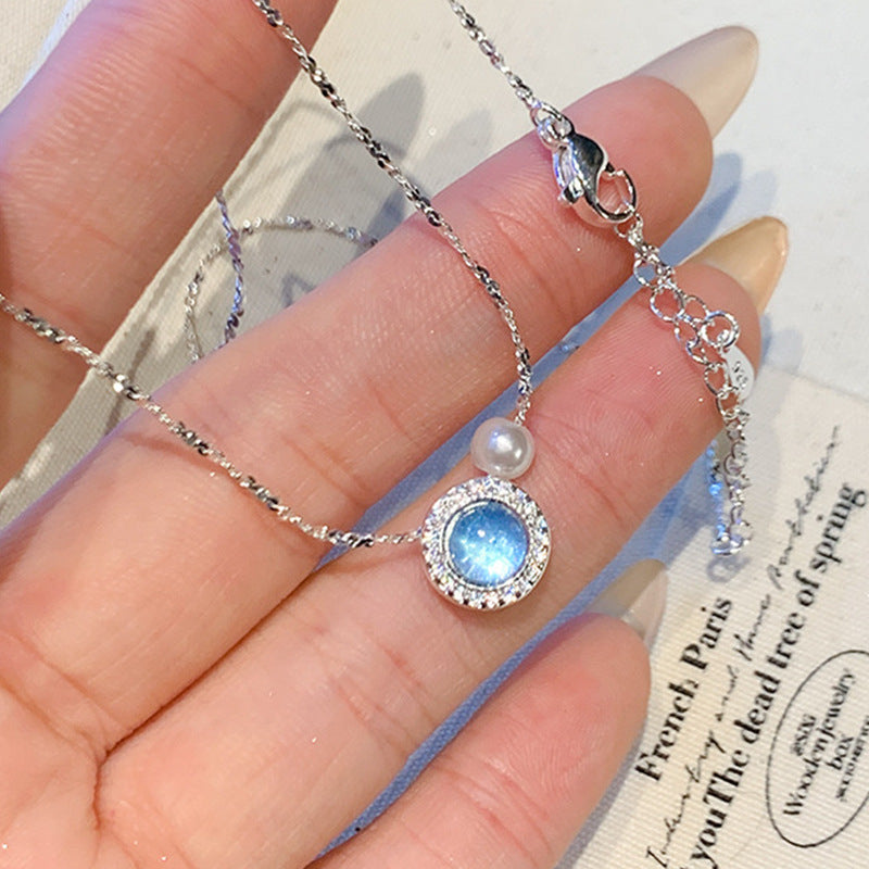 Damen Halskette mit kunstvollem Anhänger und funkelnden Zirkonia Shop Nory