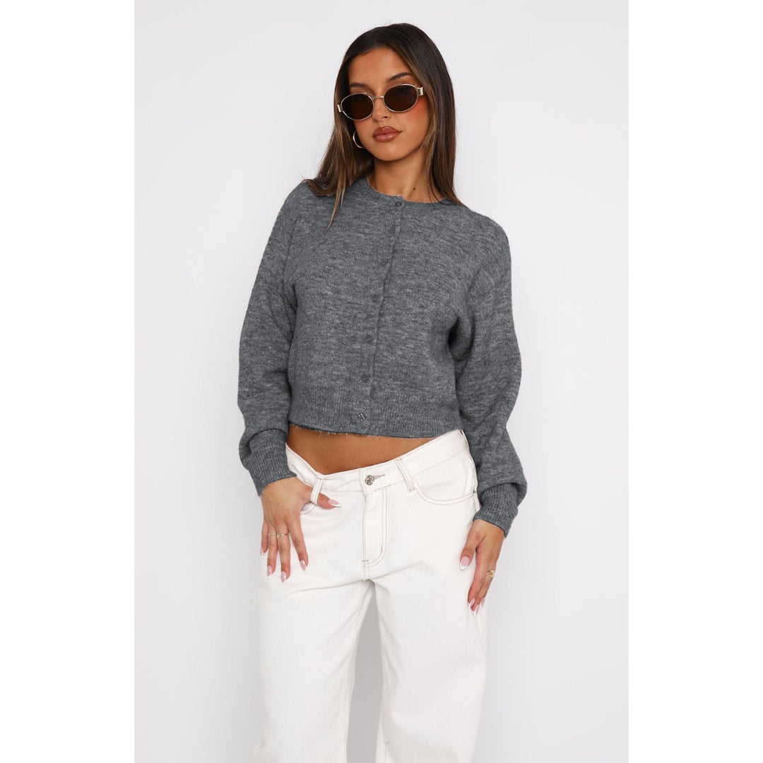 Damen Kurzgeschnittene Strickjacke mit verdeckter Knopfleiste und Ballonärmeln Shop Nory