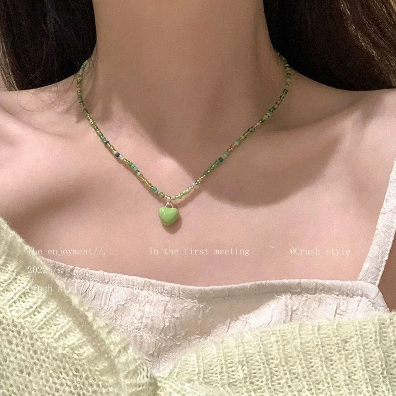 Damen Halskette mit bunten Perlen und herzförmigem Anhänger Shop Nory