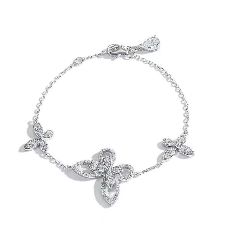 Damen elegantes Armband mit filigranem Schmetterlingsdesign und funkelnden Kristallen Shop Nory