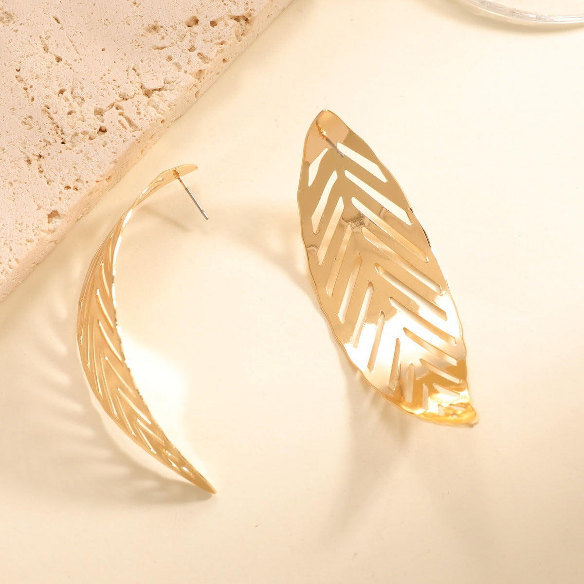 Damen Ohrringe im stilvollen Blattdesign Shop Nory