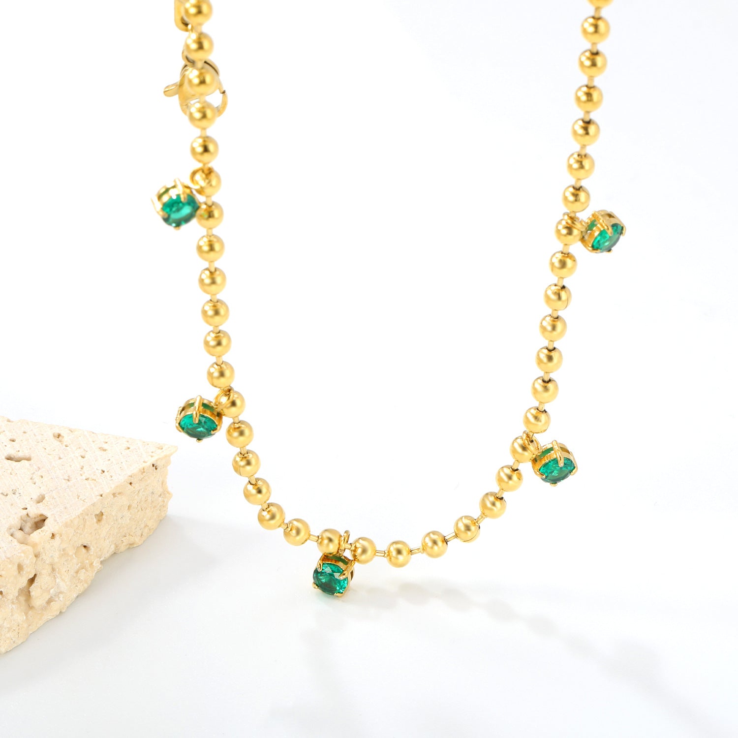 Damen elegante Halskette mit funkelnden Zirkonia und poliertem Goldfinish Shop Nory