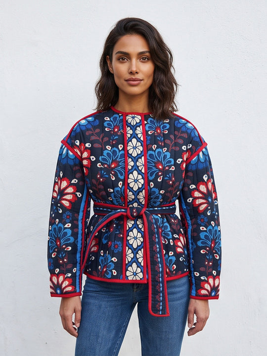 Damen Taillierte gestepptte Jacquard‑Baumwolljacke mit folklorem Blumenmuster & Bindegürtel Shop Nory