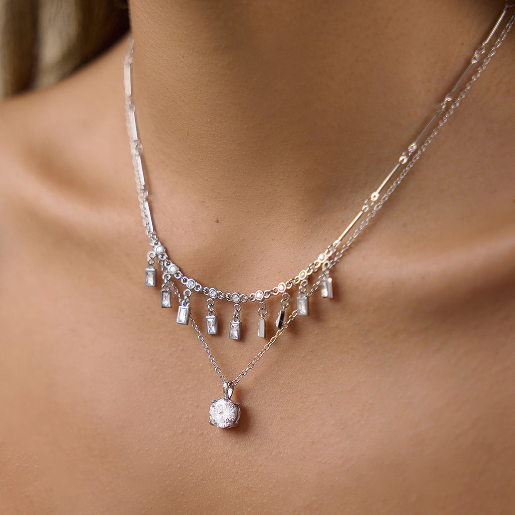 Damen Halskette mit ovalem Zirkonia-Anhänger und edlem Kettendesign Shop Nory
