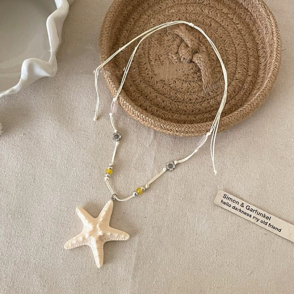 Damen Kette mit buntem Seestern-Anhänger und verspielten Perlendetails Shop Nory