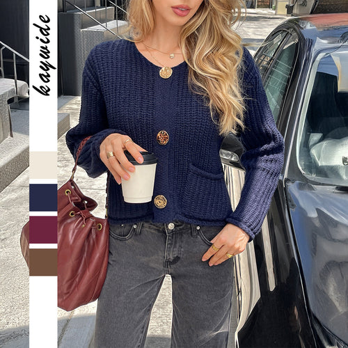 Damen nan kurz geschnittener Strukturstrick-Cardigan mit großen Goldknöpfen und aufgesetzten Taschen Shop Nory