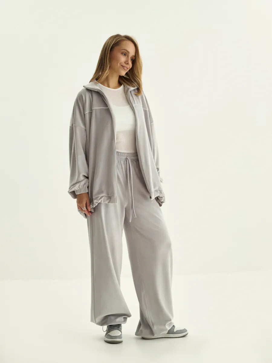 Damen Palazzo-Lounge-Set aus seidig-weichem Nicki mit hoher Kragenblende, Oversize-Passform und elastischer Bundhose Shop Nory