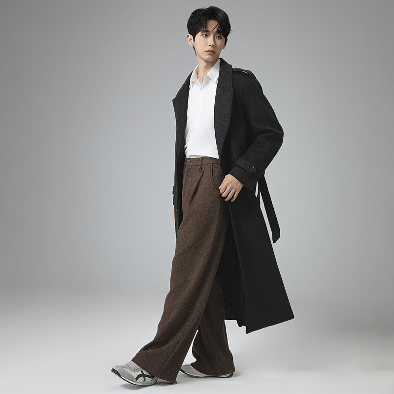 Herren Maxilanger Wollmix-Mantel mit taillierter Silhouette, Schalkragen und dekorativen Schulterriegeln Shop Nory