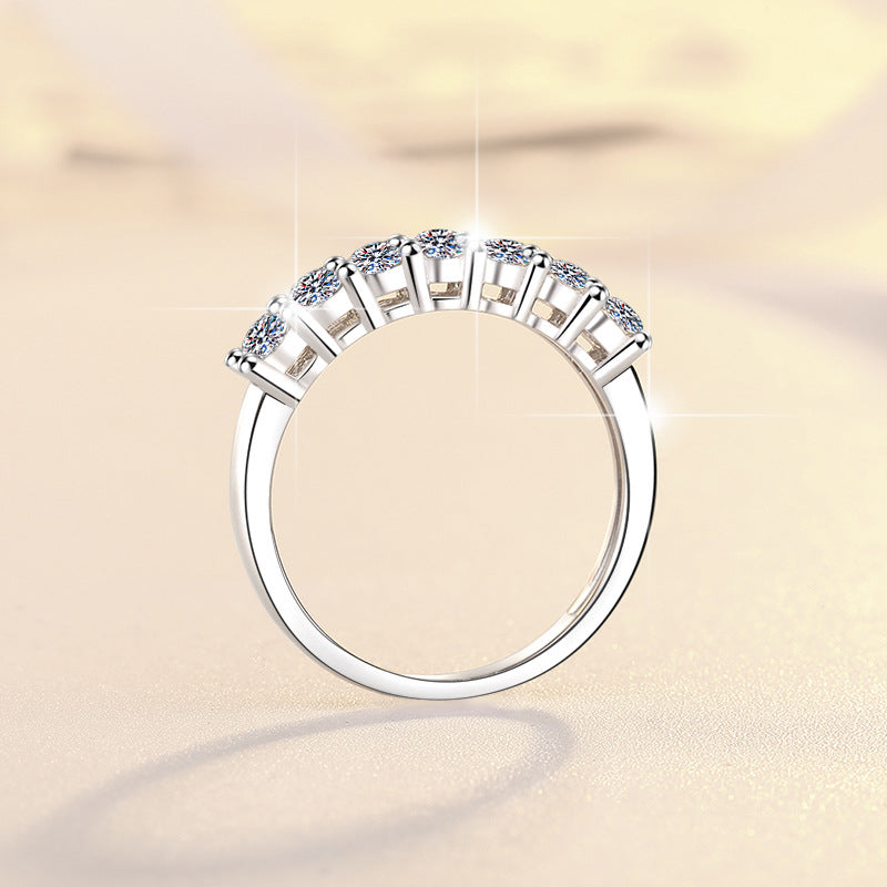 Damen zierlicher Ring mit strahlenden Zirkonia und luxuriösem Goldbesatz Shop Nory