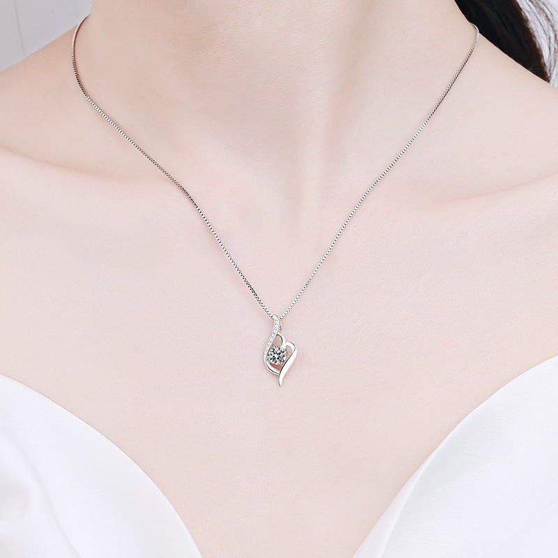 Damen Halskette mit geschwungenem Anhänger und funkelndem Zirkonia Shop Nory