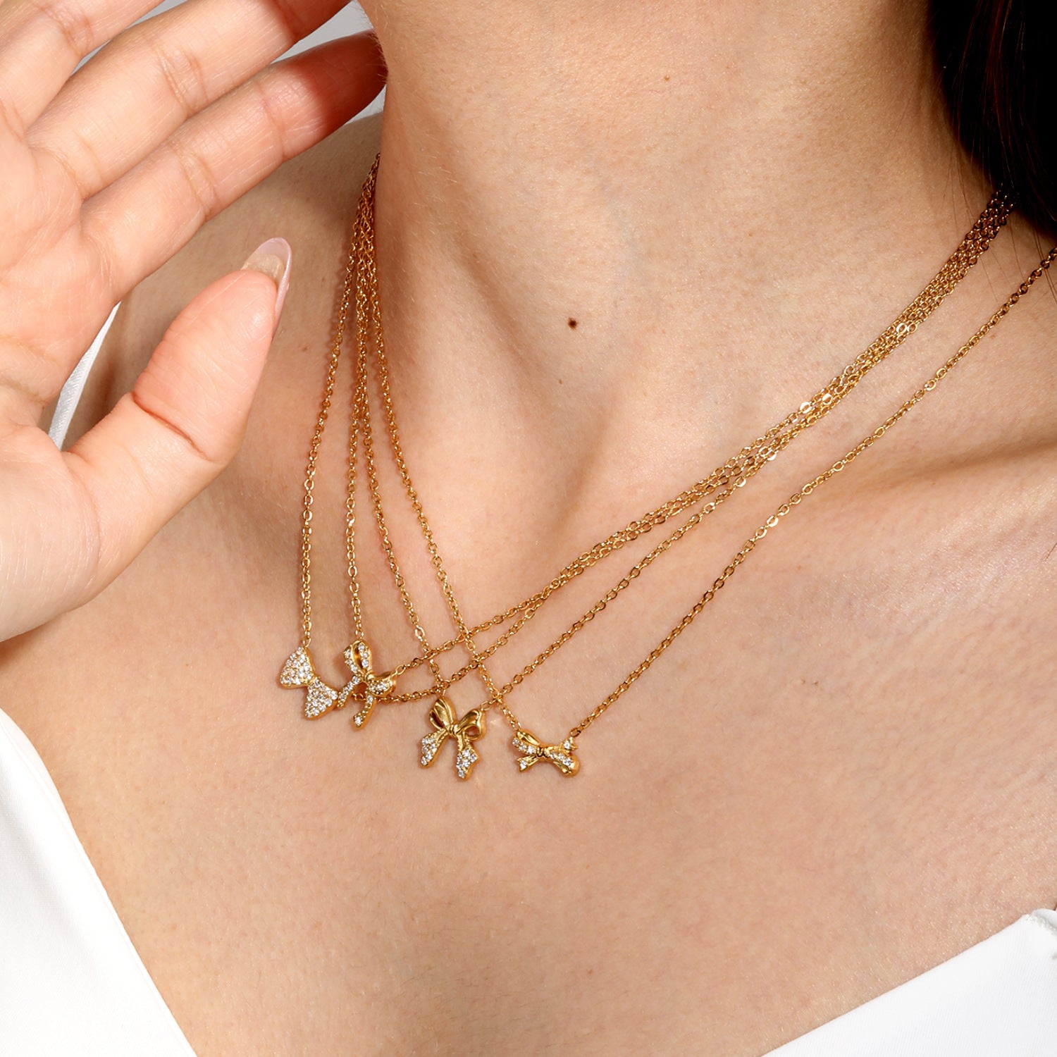 Damen Halskette mit funkelndem Schleifenanhänger aus hochwertigem Edelstahl Shop Nory