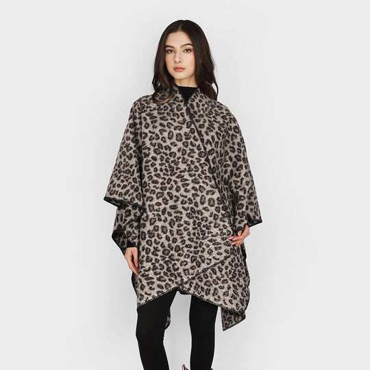 Damen Rechteckiger Wickel‑Ruana mit Leoparden‑Bouclé und feiner Kettelung Shop Nory