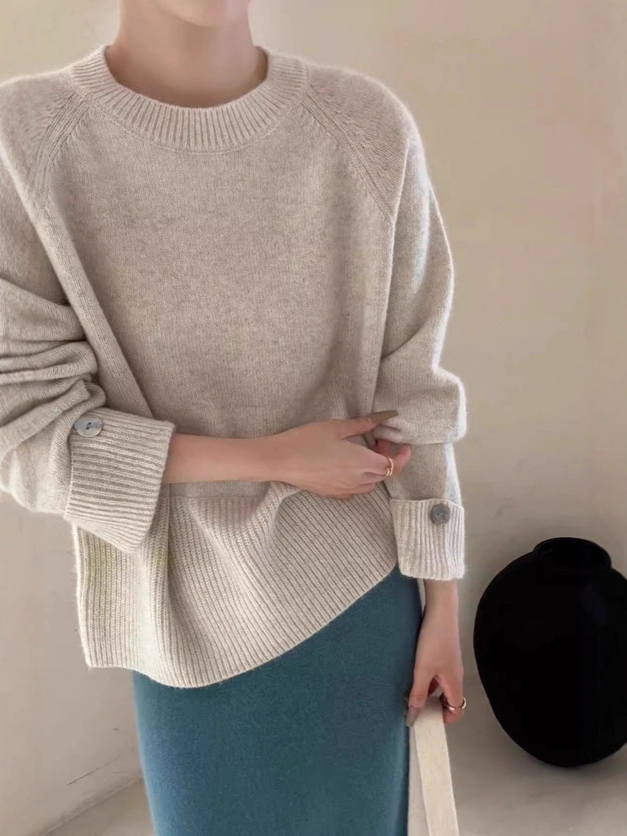 Damen Oversize-Rundhalspullover mit verlängerten Manschetten und Zierknopf Shop Nory