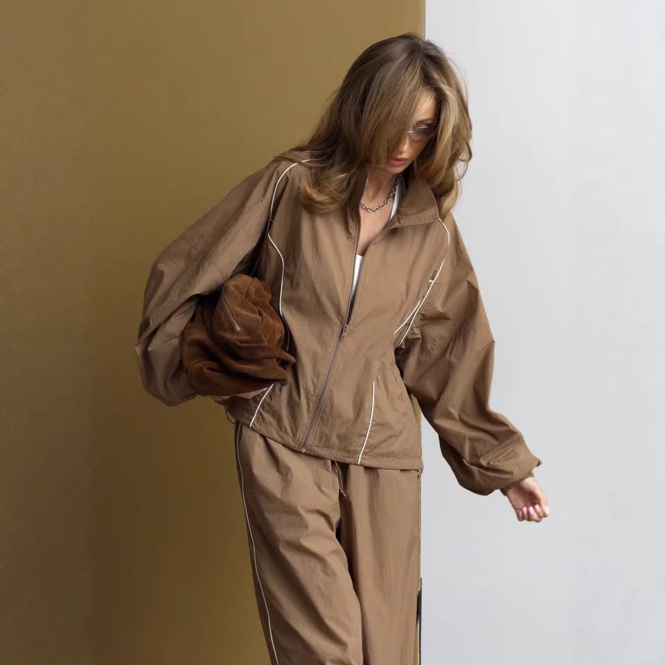 Damen leichter Windbreaker-Zweiteiler mit Stehkragen, durchgehender Reißverschluss, kontrastierender Kedernaht und weiter Palazzo-Hose Shop Nory