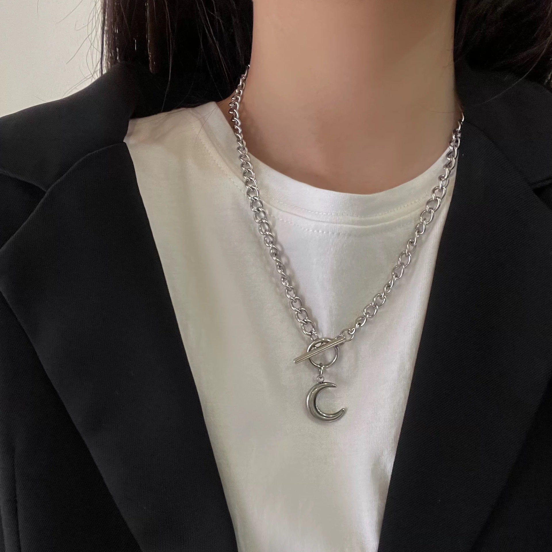 Damen Halskette mit auffälligem Kettenmuster und einzigartigem Verschluss Shop Nory