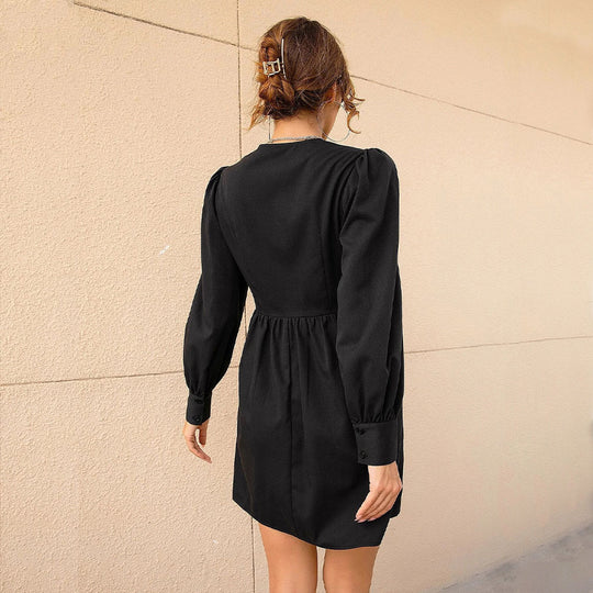 Damen A-Linien Minikleid mit tiefem V‑Ausschnitt, Empire‑Naht, taillierender Raffung und langen Manschettenärmeln Shop Nory
