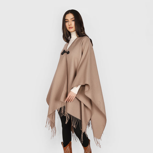 Damen Leichter Wasserfall‑Poncho mit Knebelverschluss, asymmetrischem Saum und Fransenkante Shop Nory