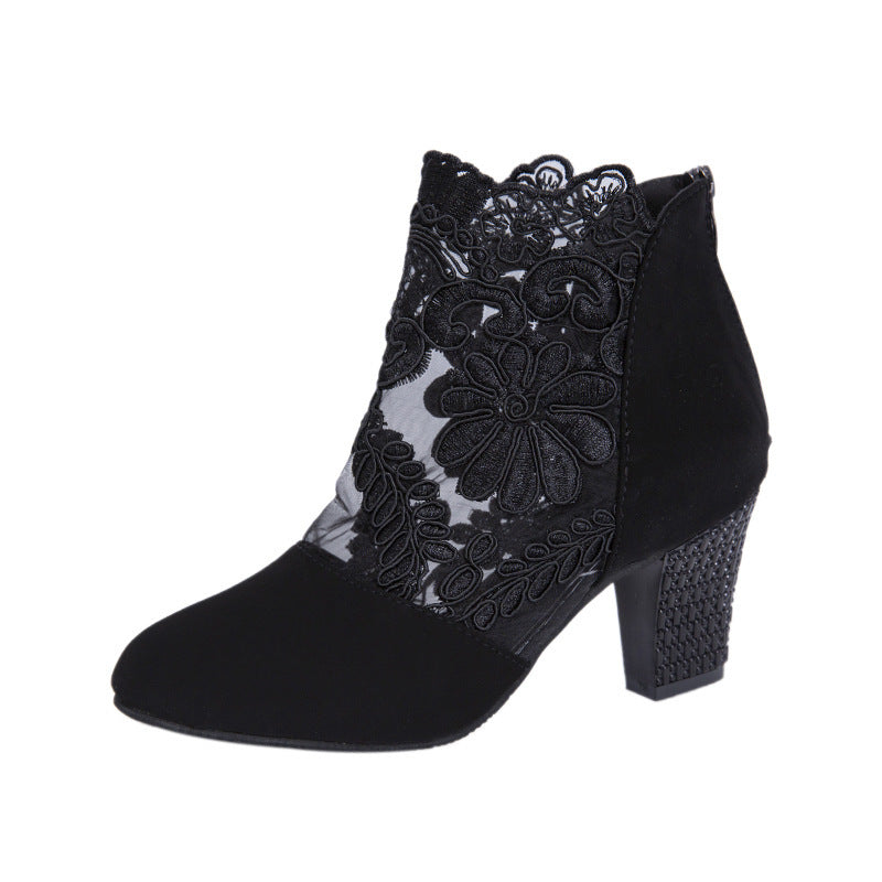 Damen Ankle-Boots mit floraler Spitze und samtiger Wildlederoptik mittelhoher Blockabsatz Shop Nory
