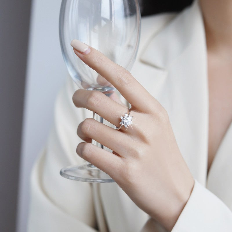 Damen Solitär Ring mit funkelndem Kristall und kunstvollem Detail Shop Nory