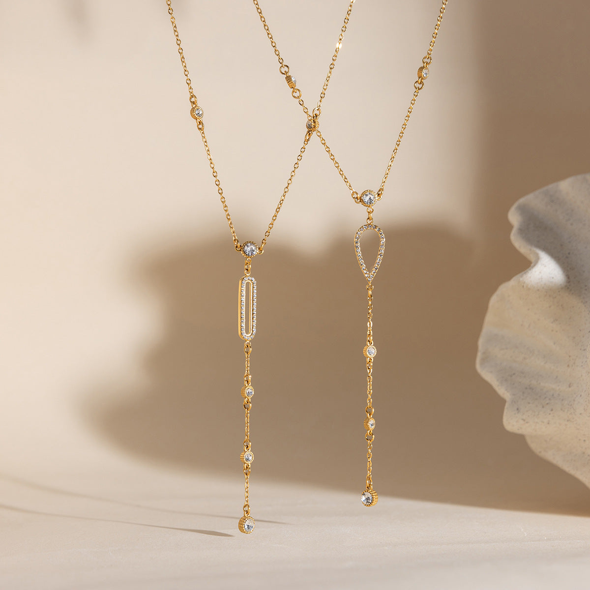 Damen Halskette mit eleganten Zirkonia-Anhängern und hochwertigem Edelstahl Shop Nory
