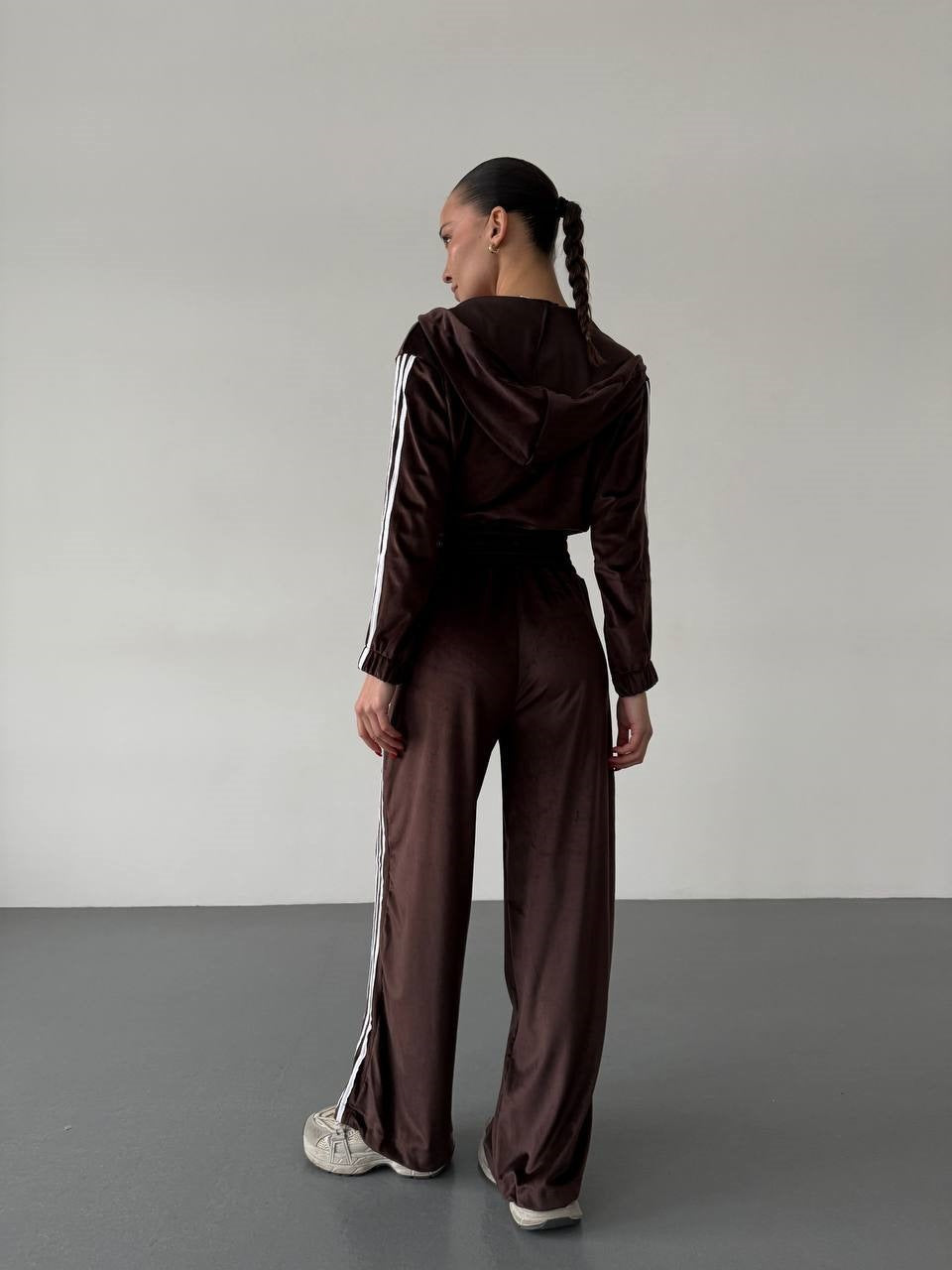 Damen Retro-Samt Trainingsanzug mit seitlichen Streifen, hochgeschnittener Bund und Reißverschluss Shop Nory