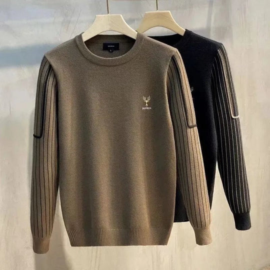 Herren Strickpullover mit gestreiften Rippenärmeln und gesticktem Hirschlogo Shop Nory