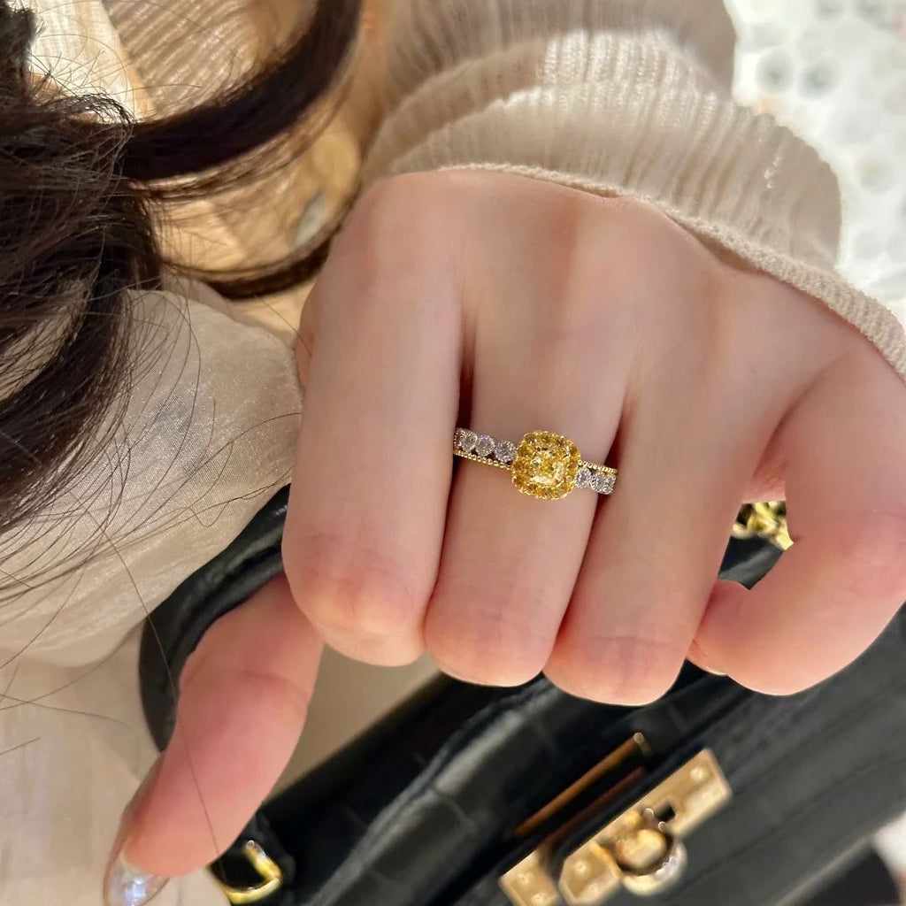 Damenring mit strahlendem, quadratischem Edelstein und funkelnden Zirkonia Shop Nory