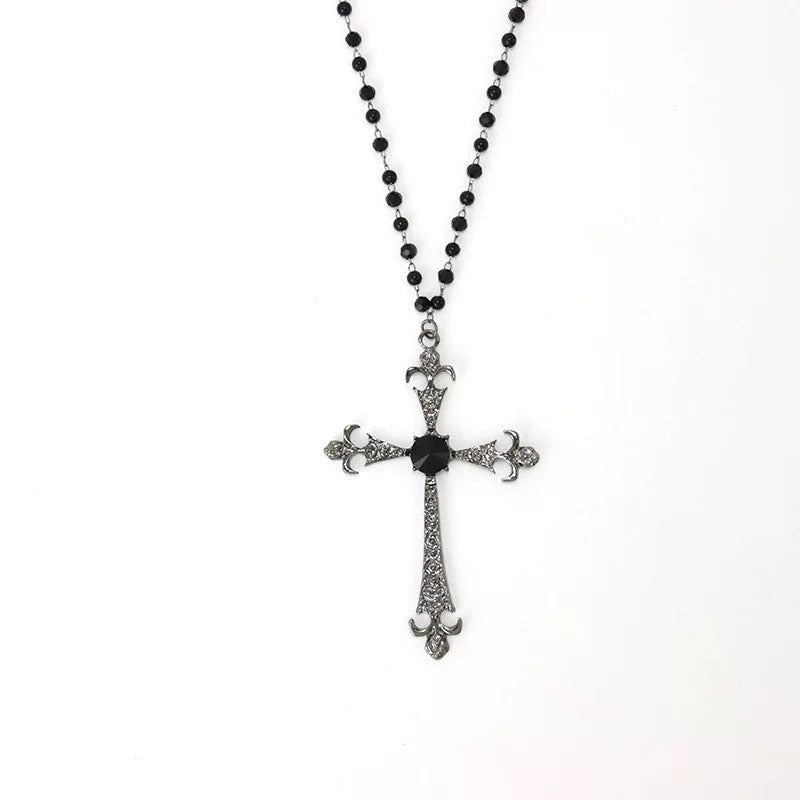 Damen Kette mit funkelndem Kreuzanhänger und eleganten Perlendetails Shop Nory