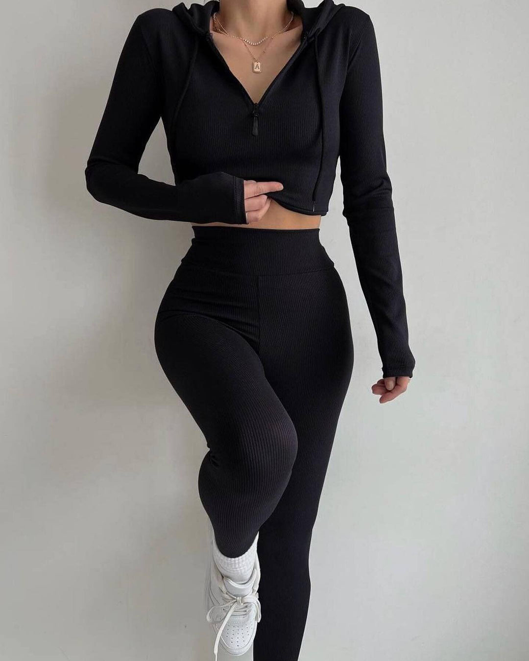 Damen figurnahes Rippjersey-Halbzip-Set mit tailliertem Longsleeve und High-Waist-Leggings Shop Nory
