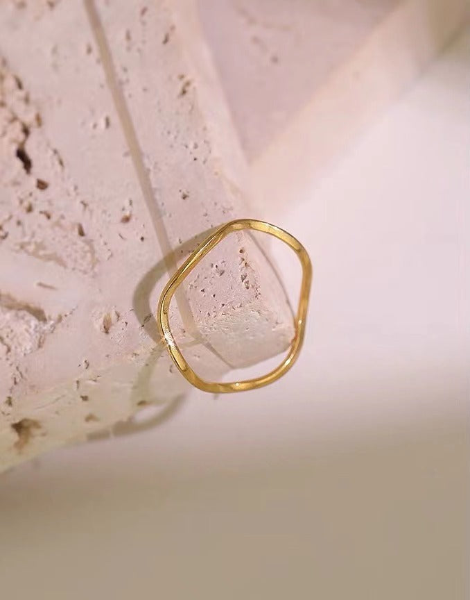 Damen Wellenförmiger Minimalistischer Goldring Shop Nory