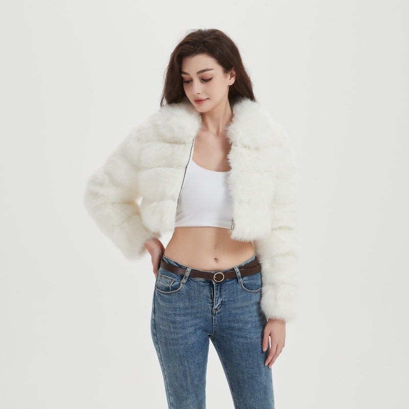 Damen Cropped Kunstpelzjacke mit horizontalen Volumenpaneelen, Steh-Umlegekragen und Reißverschluss Shop Nory