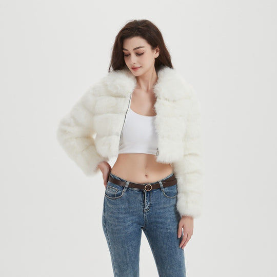 Damen Cropped Kunstpelzjacke mit horizontalen Volumenpaneelen, Steh-Umlegekragen und Reißverschluss Shop Nory